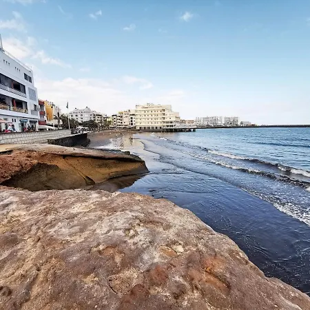 Home2book Percy 公寓